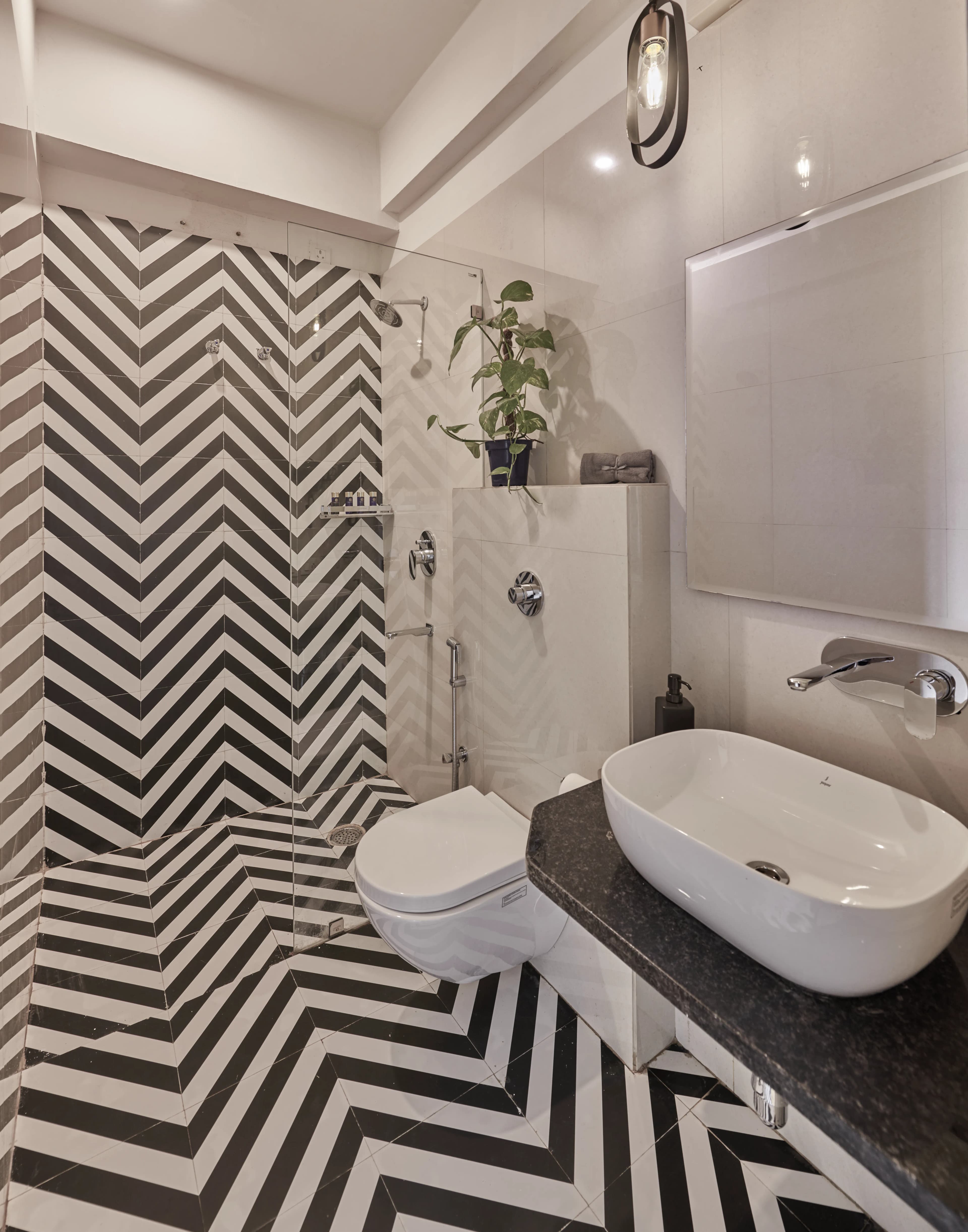 click to zoom King room