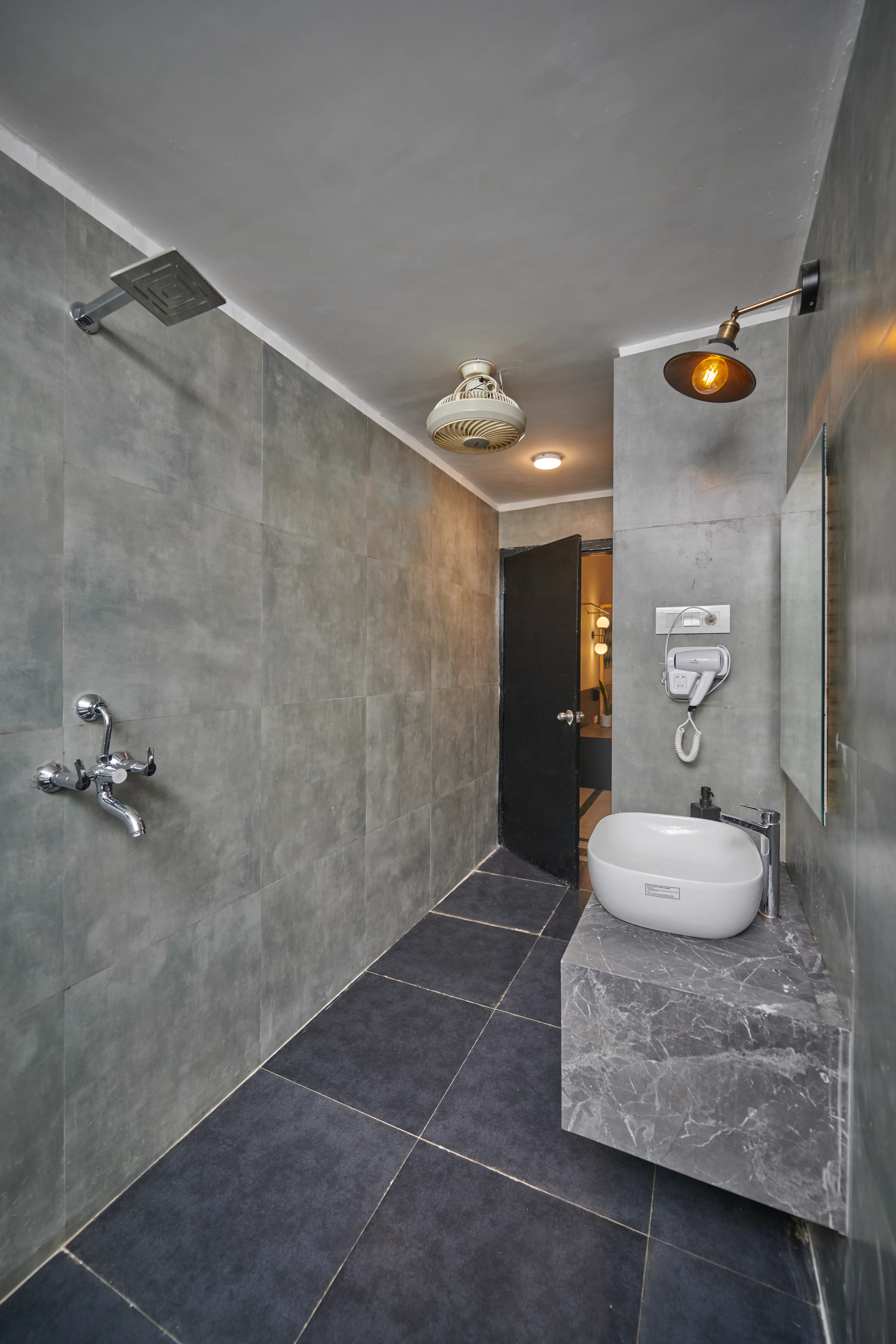 click to zoom King room